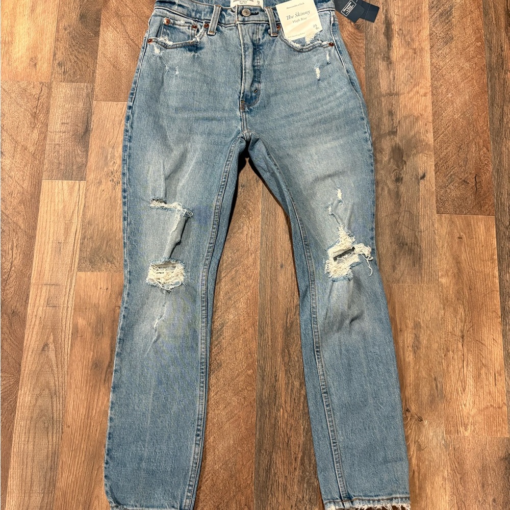 Abercrombie & Fitch the skinny high rise Light Blue Distressed Ankle Jeans Sz 25